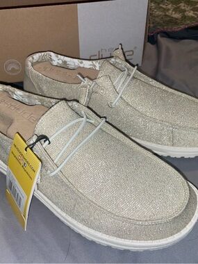 NWT Hey Dude Womens